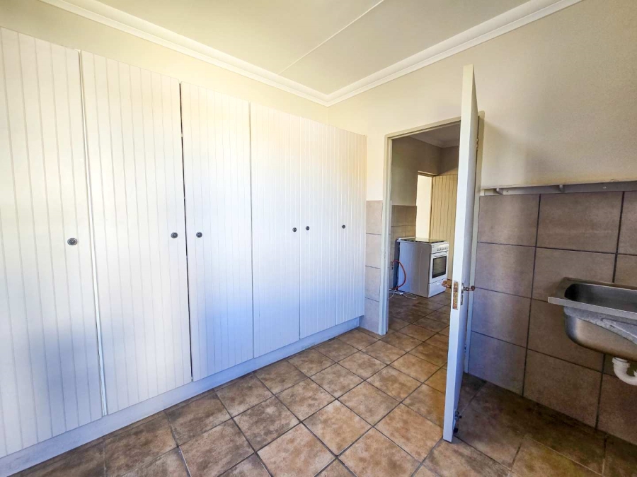 4 Bedroom Property for Sale in Stilbaai Wes Western Cape
